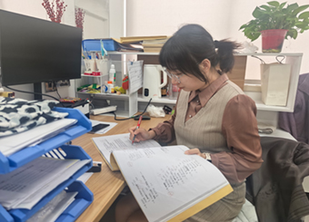 压实试卷归档质量，强化同行互审互鉴——会计系开展期末试卷线下交叉互查工作